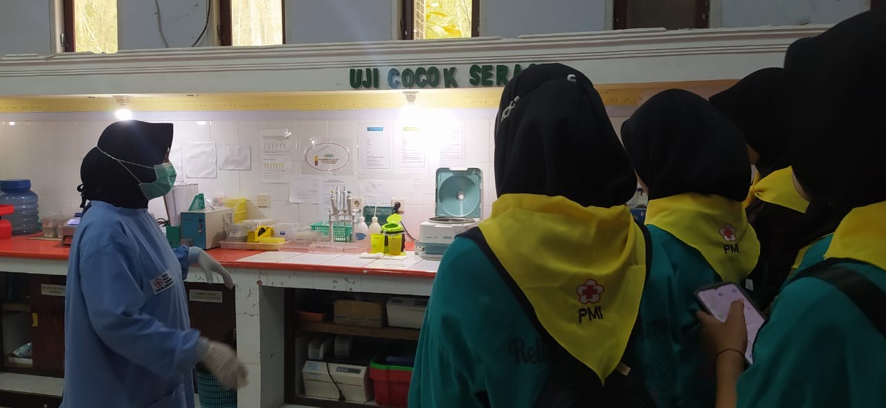 PMR Unit SMKN 2 Tarakan melakukan kunjungan ke PMI Kota Tarakan