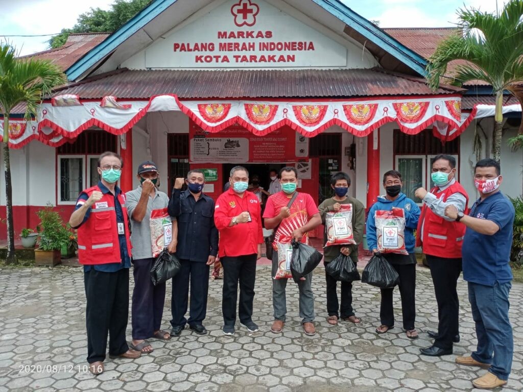 Penyaluran Donasi Kepada Sopir Angkot Kota Tarakan