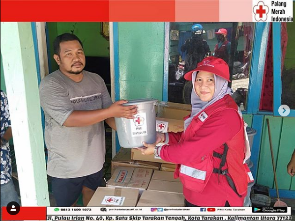 Palang Merah Indonesia (PMI) Kota Tarakan Menyalurkan Bantuan Korban Kebakaran Daerah Jembatan Besi