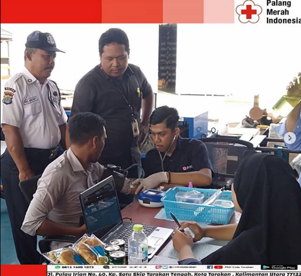 Bakti sosial donor darah yang dilaksanakan oleh PT. United Tractors, Tbk Cabang Tarakan bekerja sama