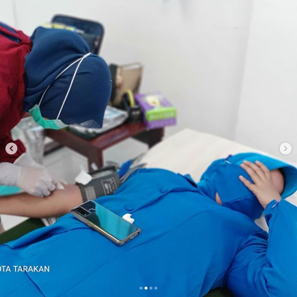 UDD PMI Kota Tarakan bersama Prajurit YONMARHANLAN XIII TNI AL melakukan Bhakti Sosial Donor Darah