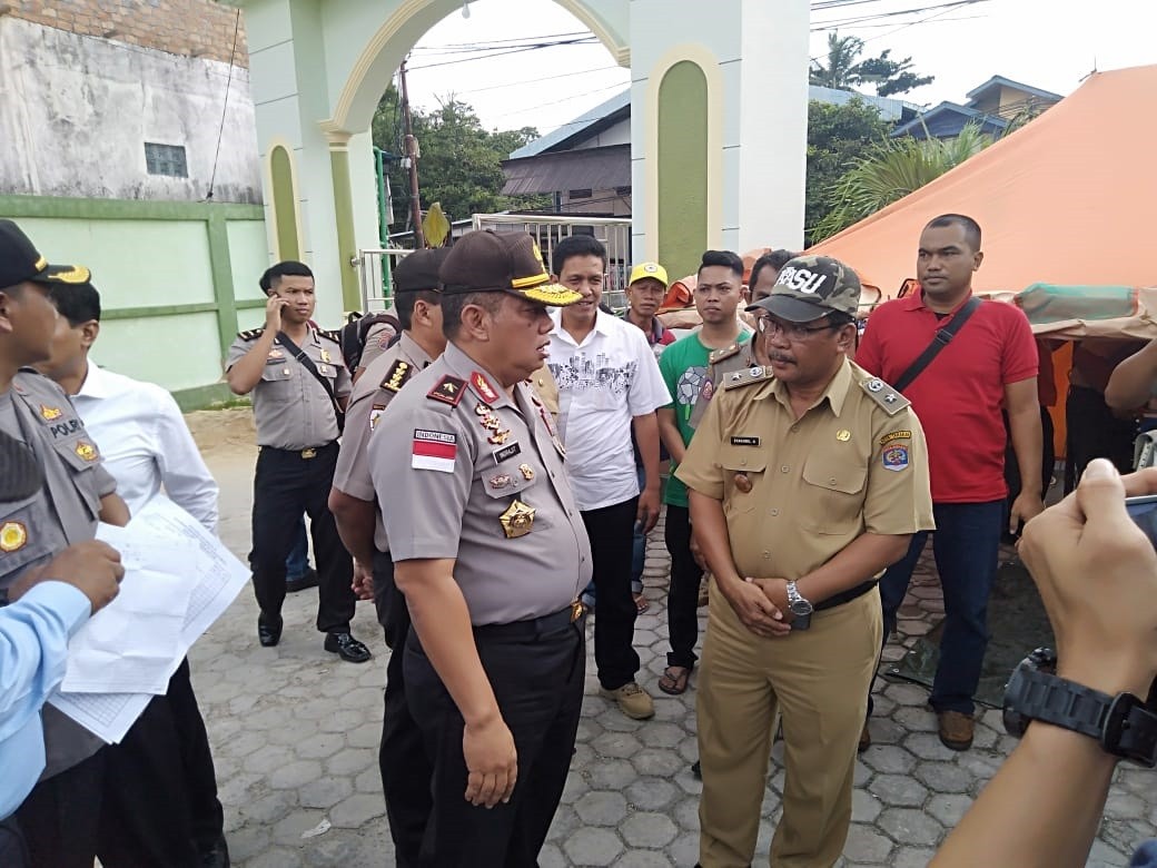Kapolda Kaltara Brigjen Pol. Drs. Indrajit, SH. Mengecek posko kebakaran di Mesjid Besar At Taqwa Se