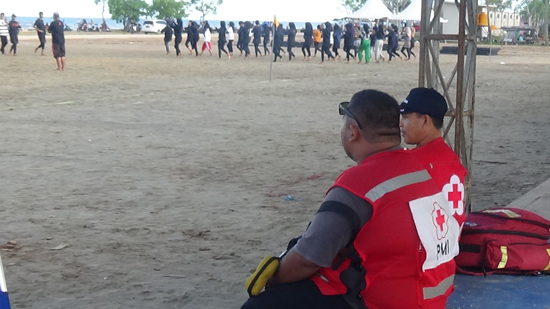 Hari ke-2 Petugas Tim Kesehatan Untuk Memberikan Pelayanan Medis