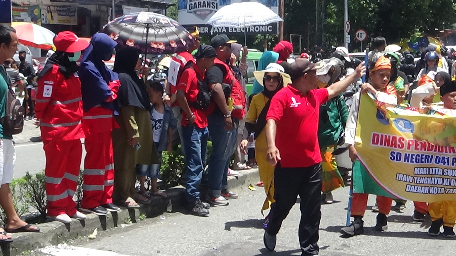 Pawai Budaya Festival IRAW TENGKAYU XI Tahun 2022